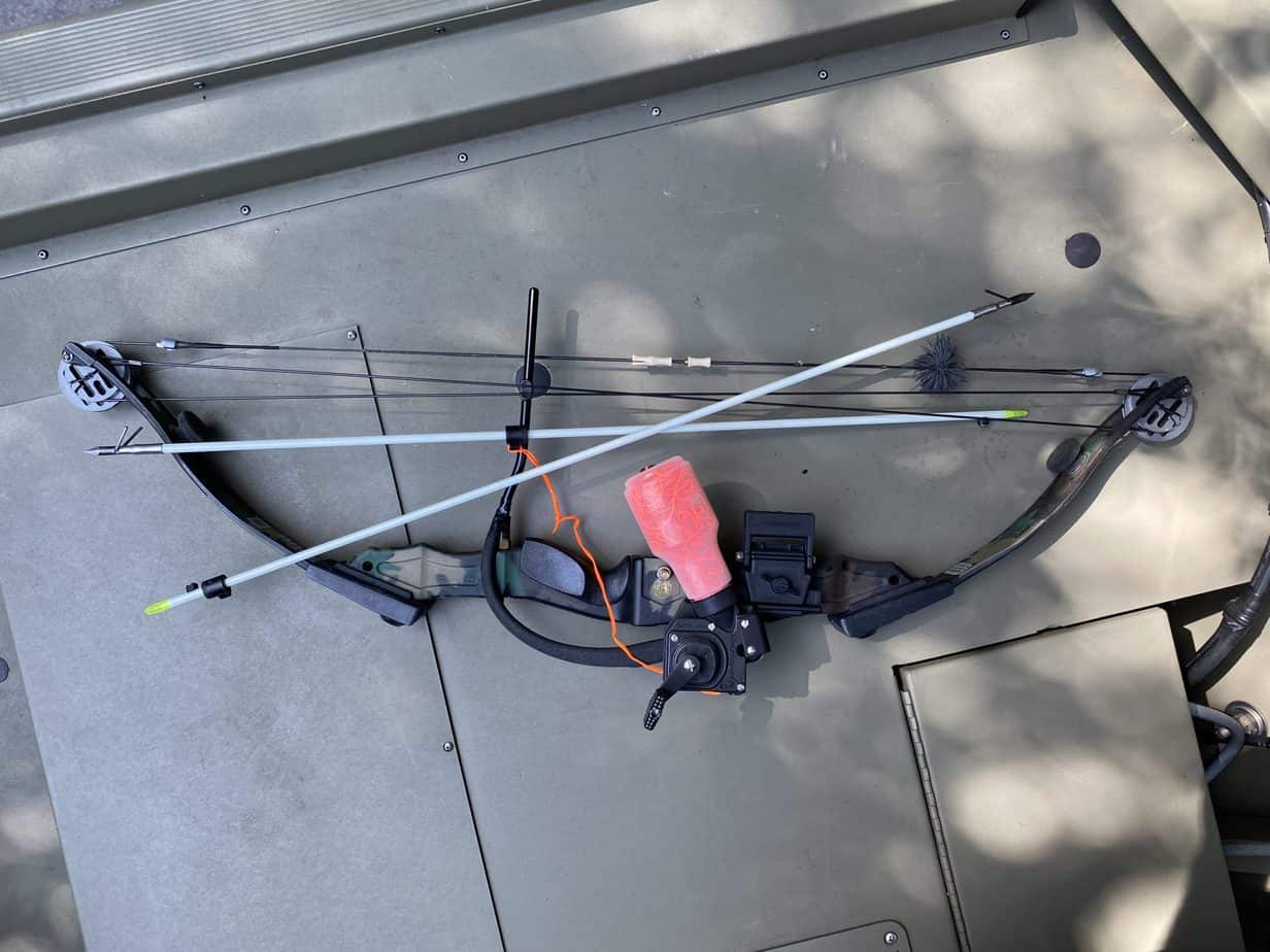 Bowfishing With a Compound Hunting Bow How to Set Up Your Bow Jack